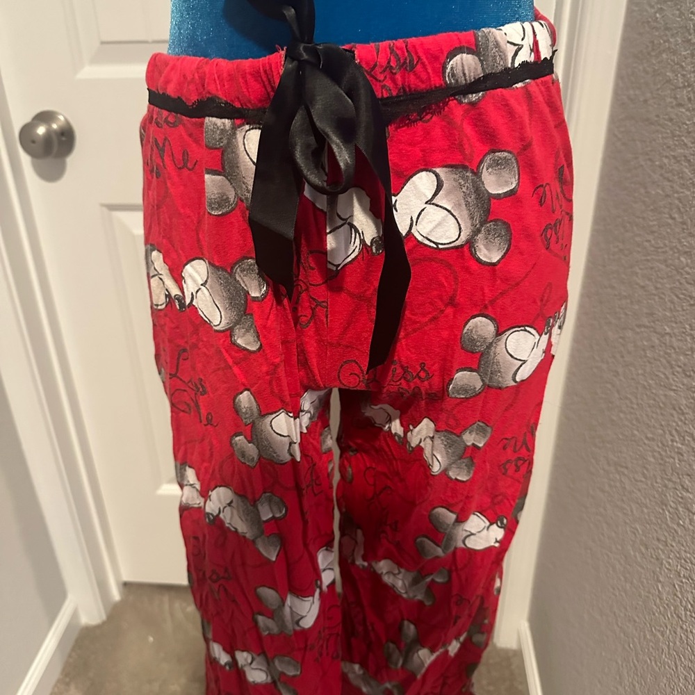 Disney Minnie Mouse “Kiss Me” Red Sleep Pants – Size Medium